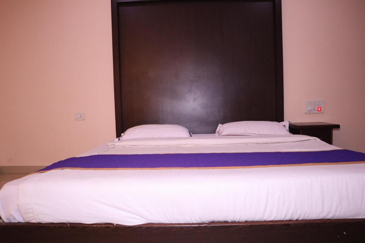 Smilestay Bns Lodge Bangalore Eksteriør billede