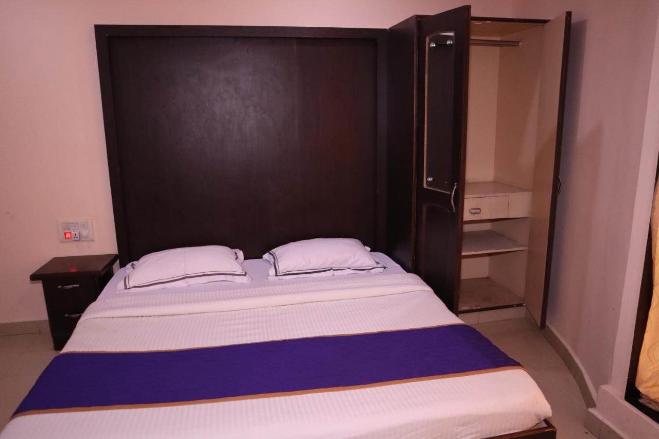 Smilestay Bns Lodge Bangalore Eksteriør billede